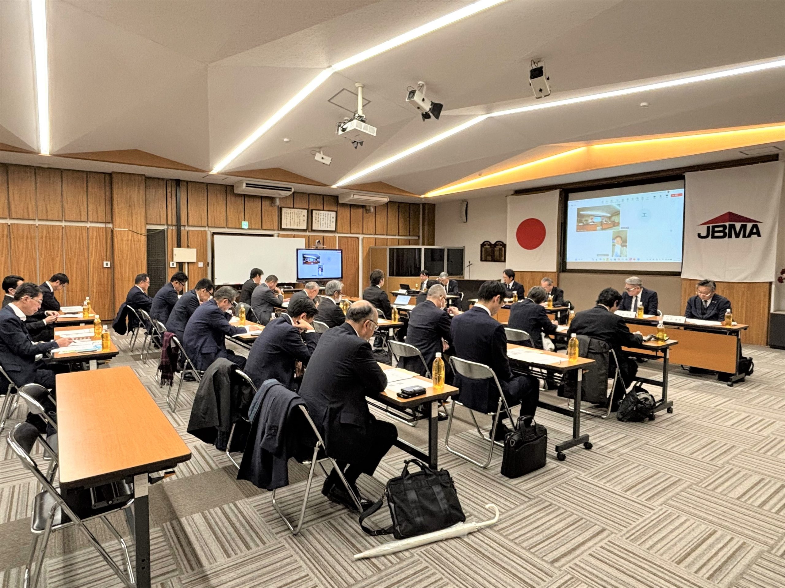 理事会ではすべての議案が承認されました