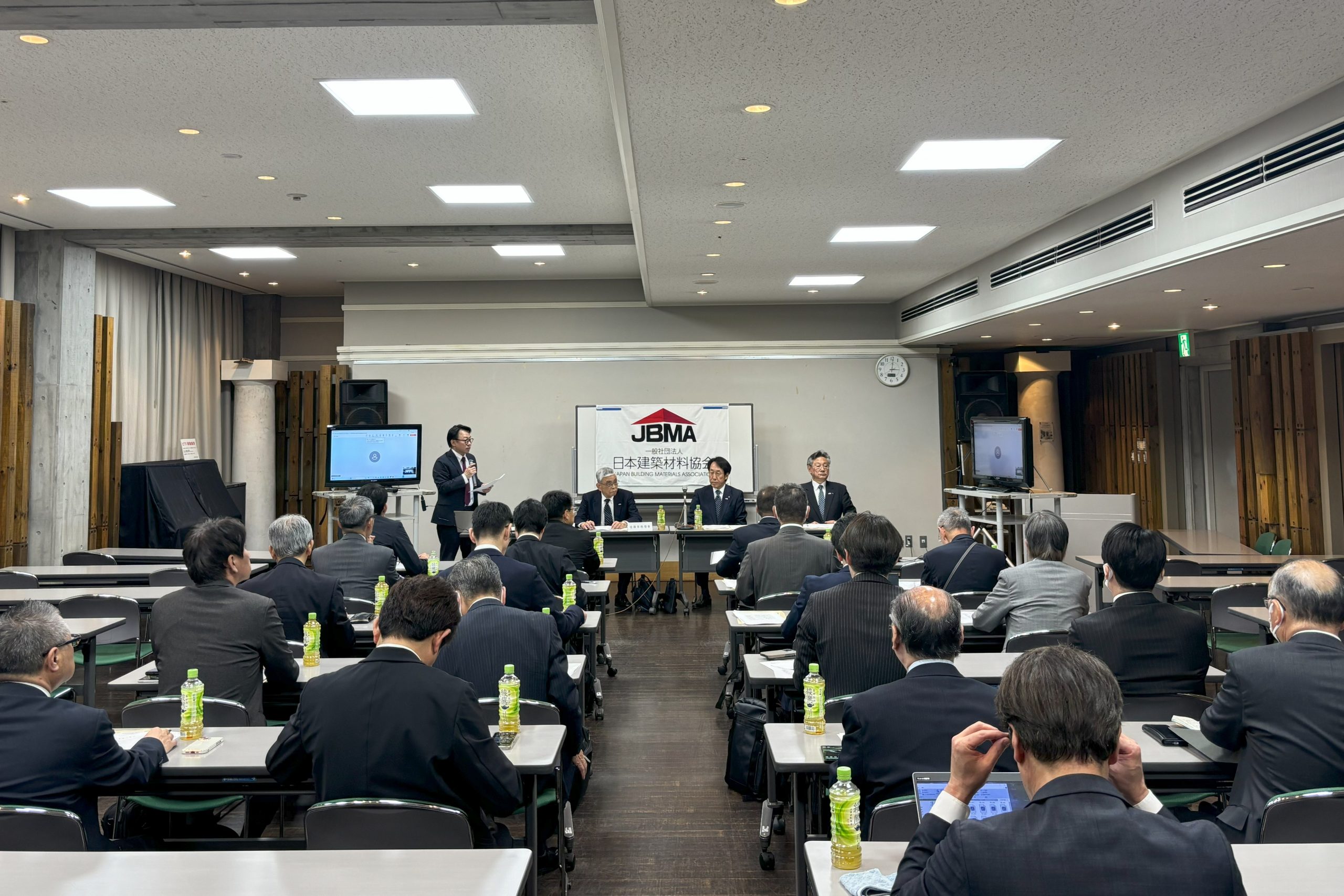 理事会ではすべての議案が承認されました