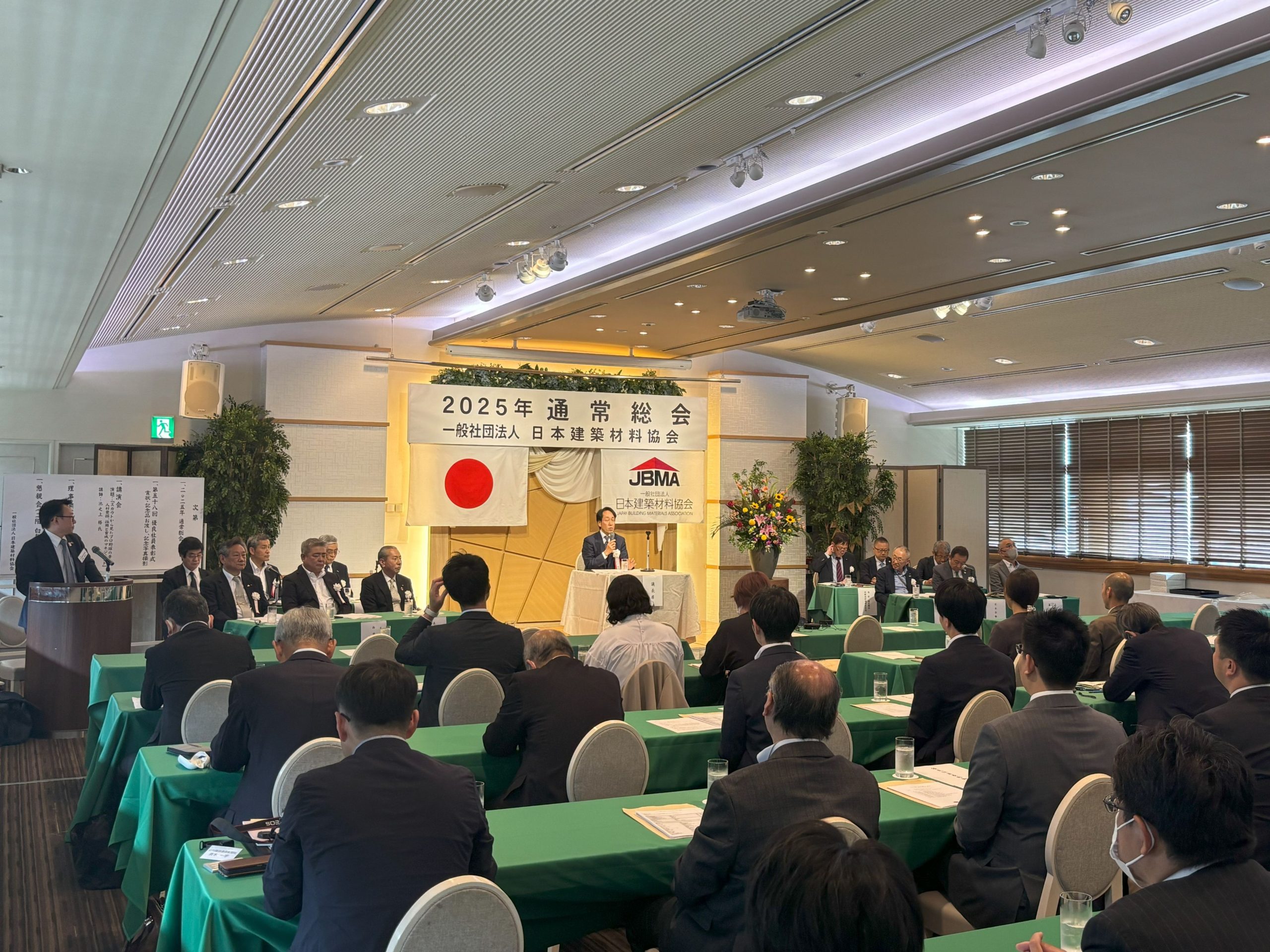 WEB参加も併用された総会はすべての議案が承認されました