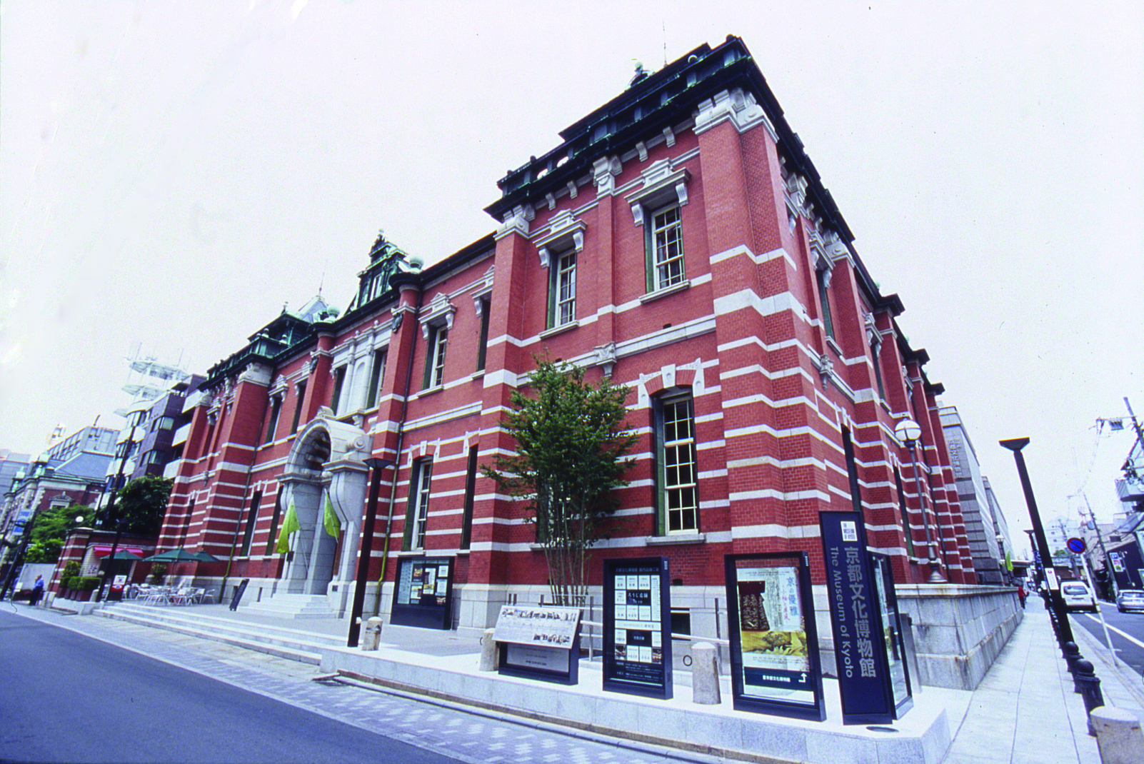 京都府京都文化博物館別館の外観