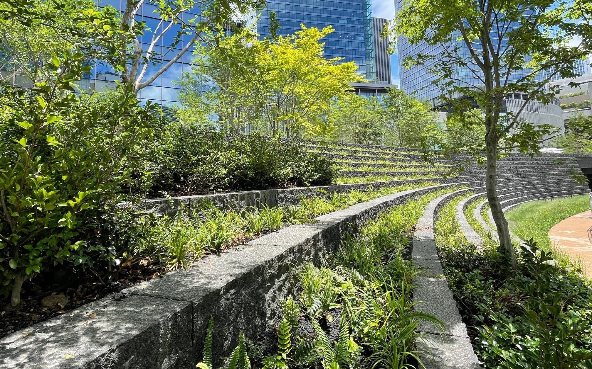 ノースパークの先行開園区域では日本のクラフツマンシップを表現した石垣が見られる