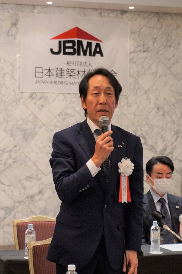 「総会は松本將会長のあいさつから始まりました」